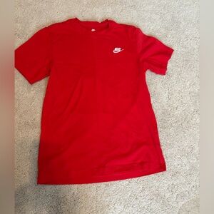 Nike Men’s Red T-Shirt NWOT small